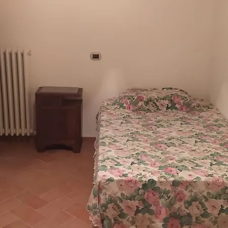 Alloggio Incantevole Con Camino In Piccolo Borgo